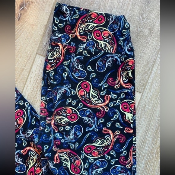 🍂Coy Fish Lularoe Legging - Picture 2 of 5